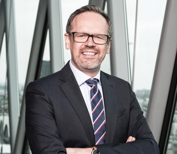 boersenzeitung's tweet photo. Viele Unternehmen klagen, dass es ihnen an Kennzahlen für die #ESG -Steuerung mangelt. Grüne Daten seien nicht verfügbar. Dem kann Nigel Cresswell, CEO von #Quoniam, nicht beipflichten. Man müsse eben in der Lage sein, große Datenmengen zu strukturieren.
https://t.co/cxk7x3ZzzC https://t.co/iLpLQxml9t