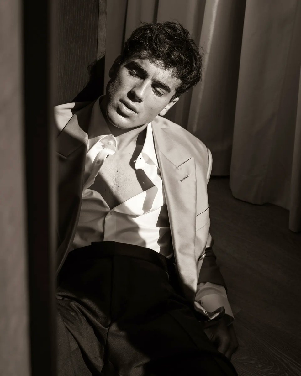 MARIO &amp; ÓSCAR
Double trouble.
Muy pronto, los hermanos Casas, estarán en la portada de madmenmagazine.com celebrando el estreno de #MiSoledadTieneAlas, el debut de Mario como director de cine.
¡Aquí tienes un adelanto de la sesión de fotos!
#mariocasas #oscarcasas