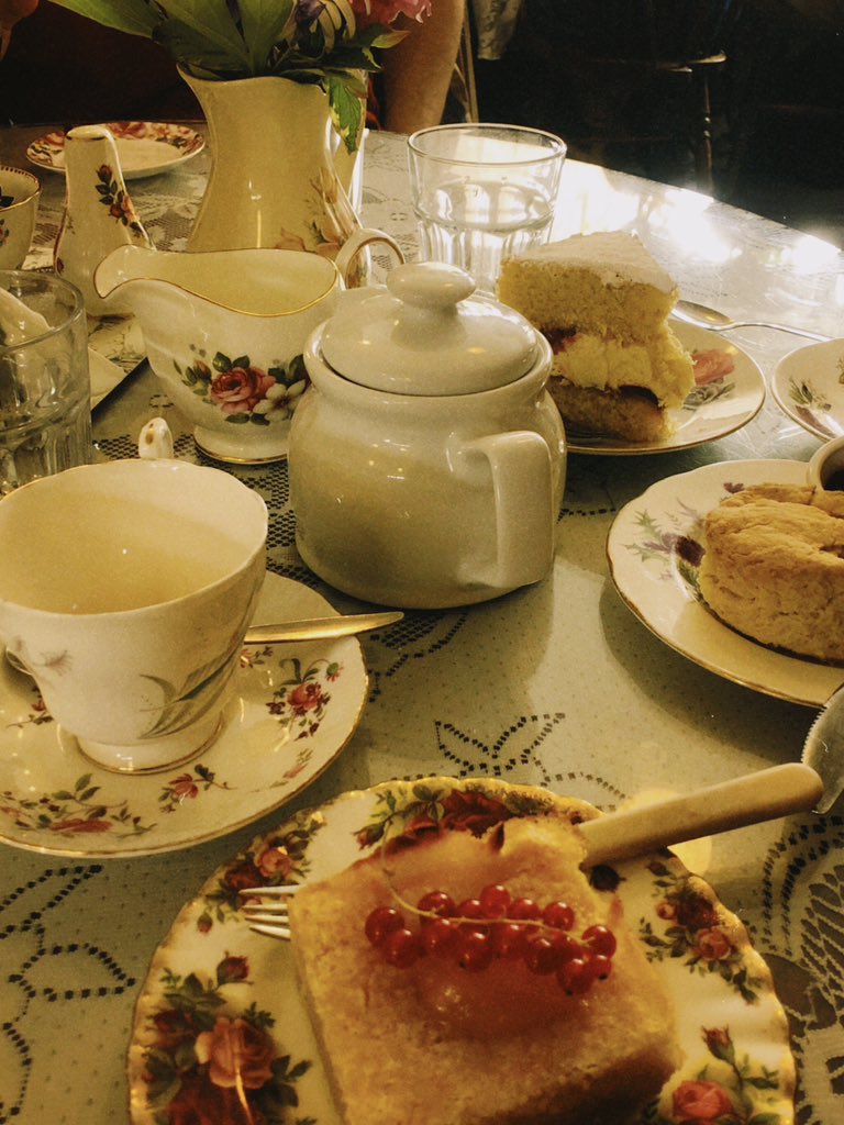 elisabeth. tweet media