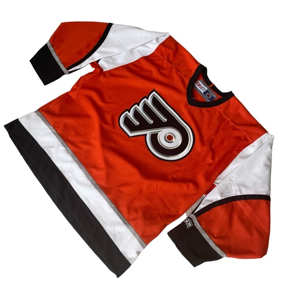 raab58's tweet photo. So good I had to share! Check out all the items I'm loving on @Poshmarkapp #poshmark #fashion #style #shopmycloset #tucket #disney #nhl: https://t.co/EuchR5QzBu https://t.co/Ph78sJKEVU