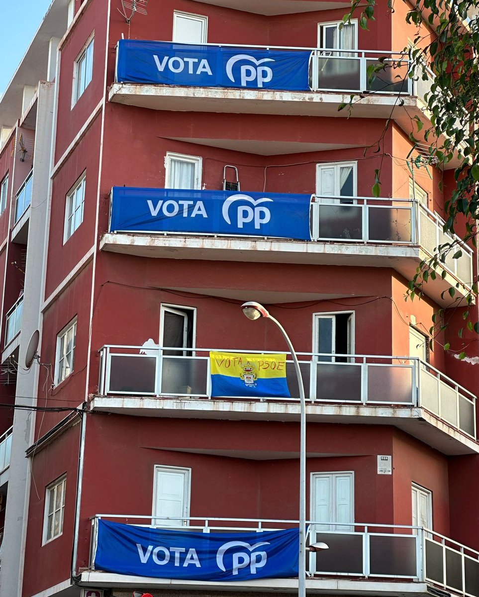 psoegc's tweet photo. 𝐒𝐎𝐋𝐔𝐂𝐈𝐎𝐍𝐀𝐃𝐎 😎

Harán más ruido, pero este país siempre lo han construido las y los valientes. Vamos a ganar 🌹

#Adelante #EspañaAvanza #VotaPSOE https://t.co/X151W6IIXa