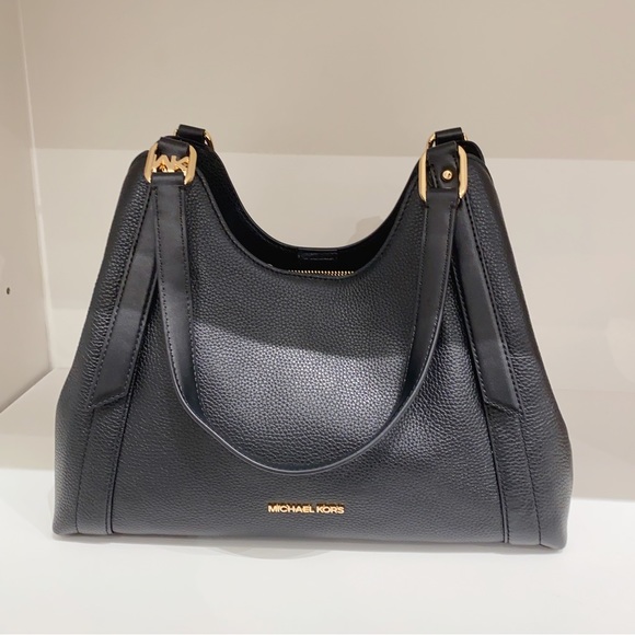 DmpsterGoddess's tweet photo. So good I had to share! Check out all the items I'm loving on @Poshmarkapp #poshmark #fashion #style #shopmycloset #catjack #michaelkors #katespade: https://t.co/RQj7TOB5mi https://t.co/tAyT2mNQRf