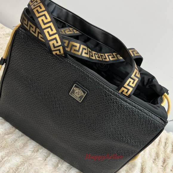 dslg's tweet photo. So good I had to share! Check out all the items I'm loving on @Poshmarkapp #poshmark #fashion #style #shopmycloset #versace #coach: https://t.co/IAbw7sCER1 https://t.co/VGzHiNhflf