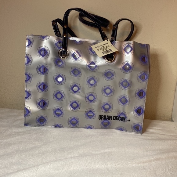 So good I had to share! Check out all the items I'm loving on <a href="/Poshmarkapp/">Poshmark</a> #poshmark #fashion #style #shopmycloset #urbandecay: posh.mk/vMREO9qbxBb