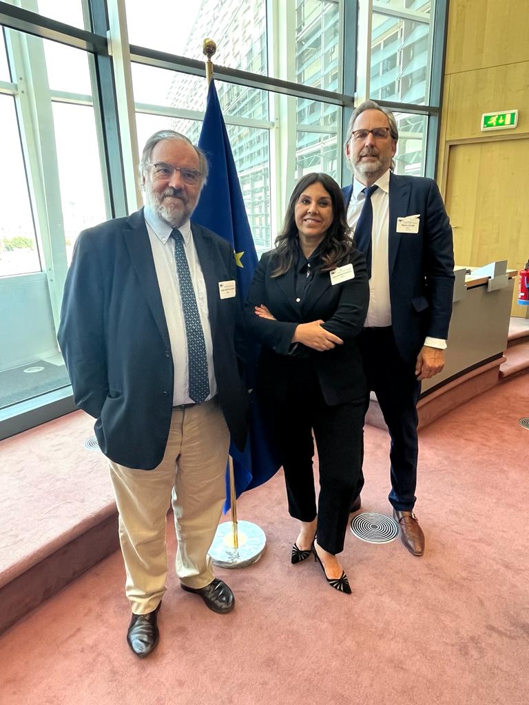 FECIF_EU's tweet photo. FECIF's Chair. @V_Franceschelli (@anasfCF🇮🇹), Dep. Chairman Martin Klein (@VOTUM_Verband🇩🇪) &amp; Board Dir. Josep Soler Albertí (@efpa_es🇪🇸) attending @EU_Commission Roundtable on the Distribution of Retail Investment Products, ensuring that FECIF members best interests are served https://t.co/yi1zr91n2P