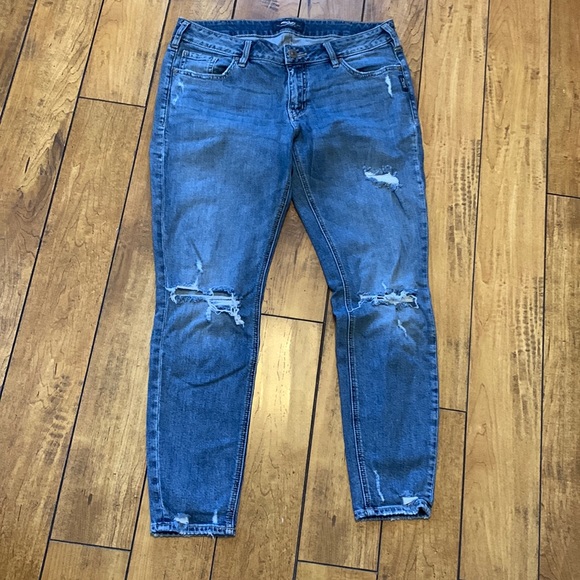 So good I had to share! Check out all the items I'm loving on <a href="/Poshmarkapp/">Poshmark</a> #poshmark #fashion #style #shopmycloset #gap #jsboutique #silverjeans: posh.mk/TDW00trbxBb