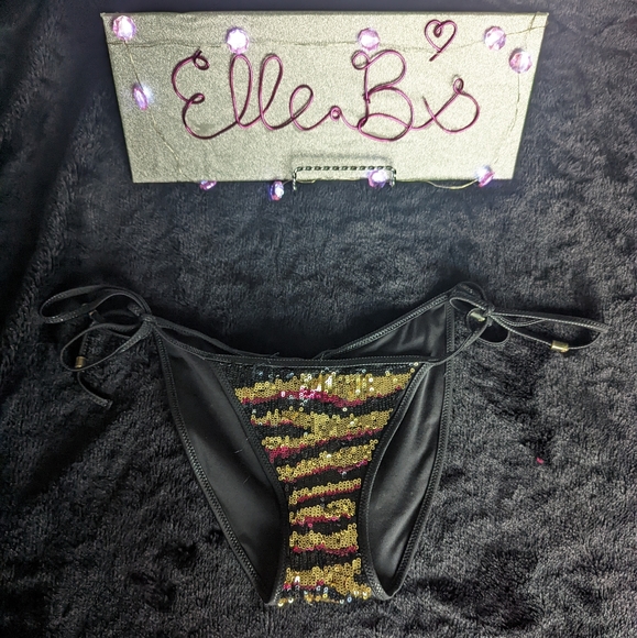 PFinds2021's tweet photo. So good I had to share! Check out all the items I'm loving on @Poshmarkapp from @elle_b24 #poshmark #fashion #style #shopmycloset #secrettreasures #pinkvictoriassecret: https://t.co/Uu4EJODPAM https://t.co/qyyY92I0zb