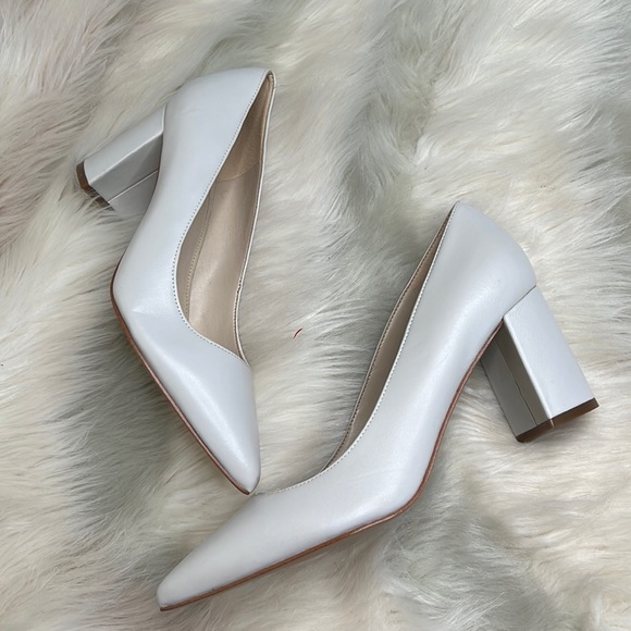 CvclDarst's tweet photo. So good I had to share! Check out all the items I'm loving on @Poshmarkapp from @JenniferLDas #poshmark #fashion #style #shopmycloset #jcrew #marcfisher #bobmackie: https://t.co/2Vu3rCXV0j https://t.co/0lXWsn6LhN