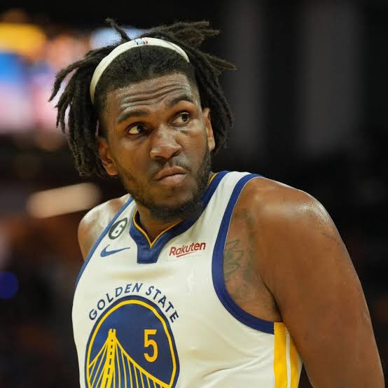 KevonLooneyMuse's tweet photo. Who’s the better player?

Like= Al Horford    RT=Kevon Looney https://t.co/Jump3Funh1