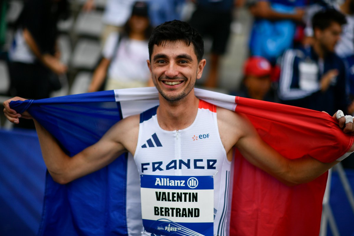 Anne Hidalgo (@anne_hidalgo) on Twitter photo Immense succès pour les championnats du monde de para athlétisme #Paris23 à Charléty avec 125000 billets vendus et 11 millions de téléspectateurs.
Bravo aux athlètes et tout particulièrement à <a href="/valbertrand01/">valentin Bertrand</a> pour le bronze au saut en longueur !
En route pour les <a href="/Paralympics/">Paralympic Games</a> ! Immense succès pour les championnats du monde de para athlétisme #Paris23 à Charléty avec 125000 billets vendus et 11 millions de téléspectateurs.
Bravo aux athlètes et tout particulièrement à <a href="/valbertrand01/">valentin Bertrand</a> pour le bronze au saut en longueur !
En route pour les <a href="/Paralympics/">Paralympic Games</a> !