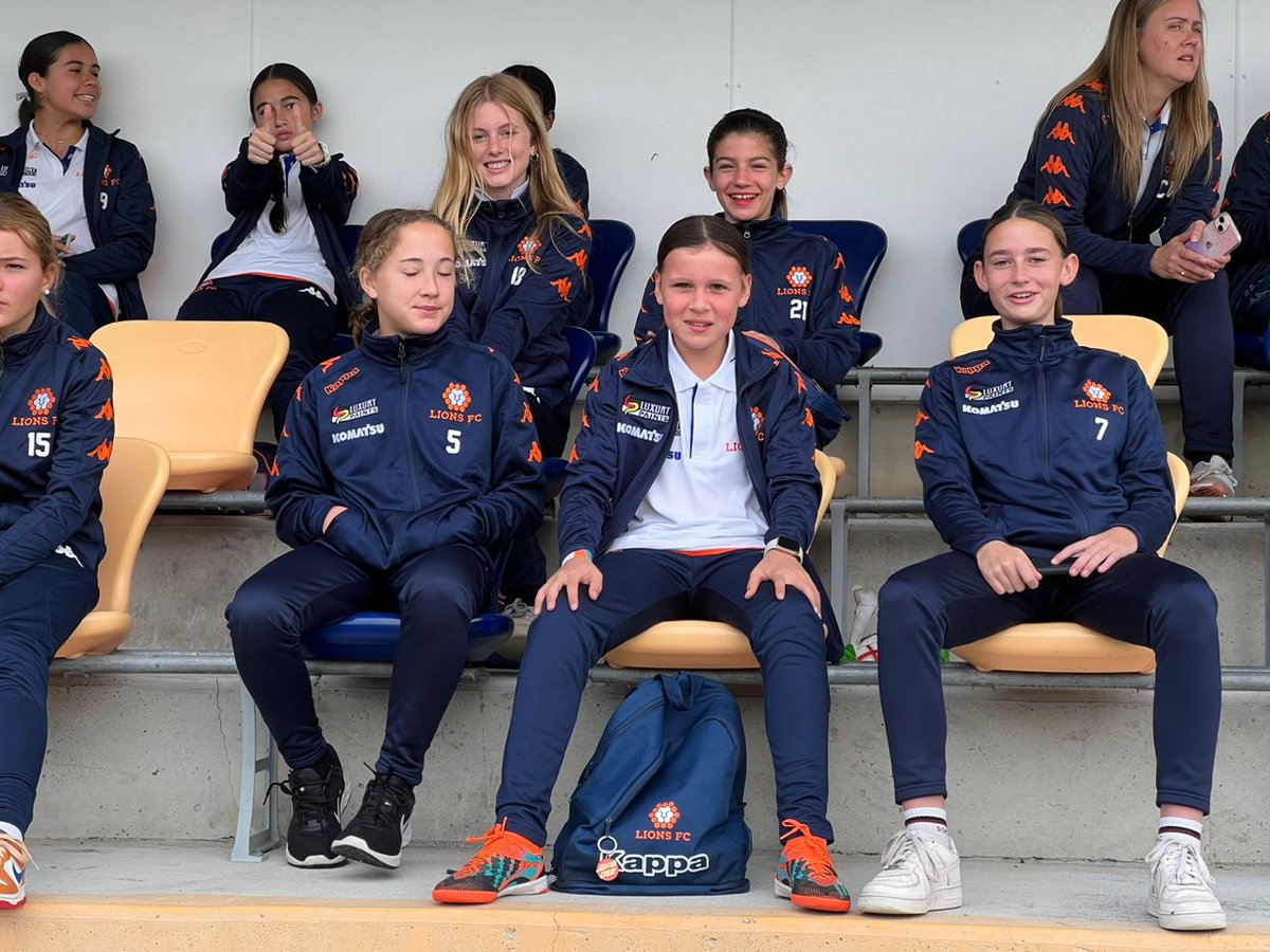 oluchitobex's tweet photo. Queensland Brisbane: The U13 junior girls  team of the Lions football club of Queensland Brisbane (they operate both male &amp; women teams) were also present in our greet &amp; meet Tuesday training session. @OlayinkaOlawol6 @totorimaster @Superfalconshow https://t.co/QKL9wbEY2A