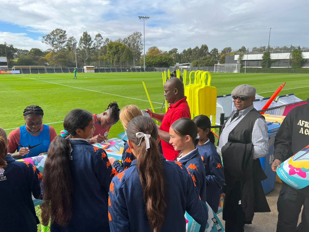 oluchitobex's tweet photo. Queensland Brisbane: The U13 junior girls  team of the Lions football club of Queensland Brisbane (they operate both male &amp; women teams) were also present in our greet &amp; meet Tuesday training session. @OlayinkaOlawol6 @totorimaster @Superfalconshow https://t.co/QKL9wbEY2A