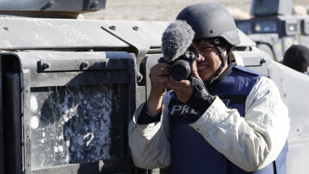 Getuige van tragedie: Bud Wichers vertelt over zijn leven als oorlogsfotograaf -  contactzutphen.nl/l/459195