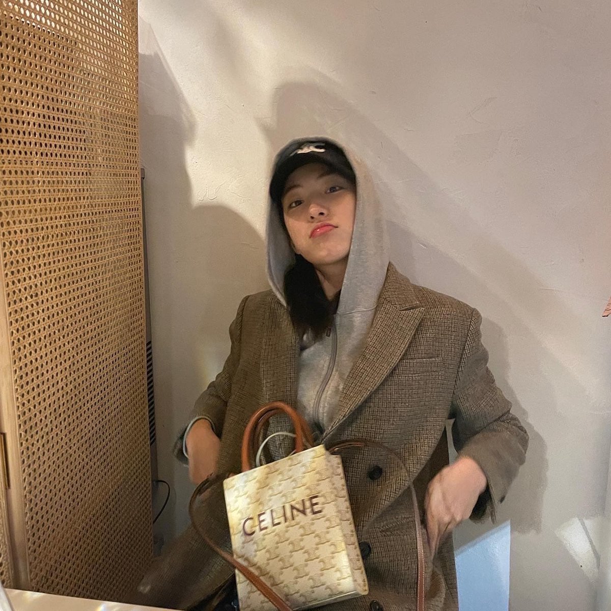 IMAGINARIOOM's tweet photo. ️️ ️️️️ ️️

"Selamat malam Majimates, malam ini acara akan dipandu oleh gue si ganteng dan rekan gue si cantik, Naila," ujarnya sambil menengok ke arah Naila.

️️ ️️️️ ️️ https://t.co/W2AIsCR5Tm