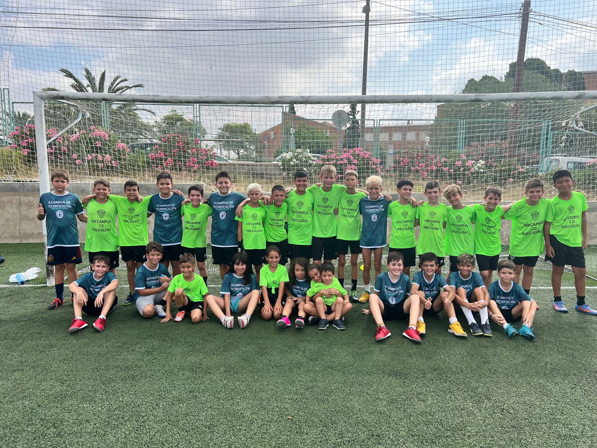 CDPABLOIGLESIAS's tweet photo. 💚 C.D. Pablo Iglesias
💙 Joventut D'Elx. 
#convivencias #campusdeverano #cdpabloiglesias https://t.co/y6G6AUnLDM
