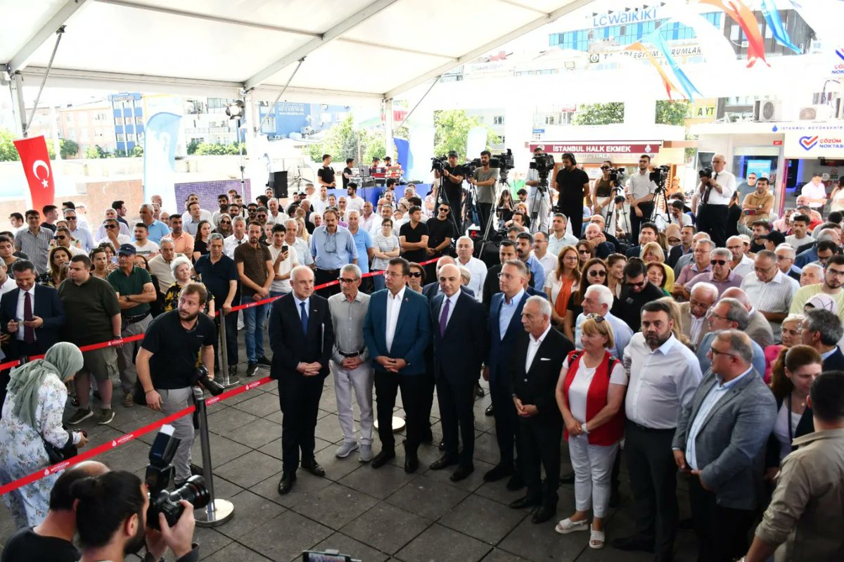 İSKİ Yatırımları Tanıtım toplantısında,Bakırköy Halkının istekleri olan;
📌 Özgürlük Meydanı Düzenlemesi; kazanan projede olduğu gibi, bütünlükçü bir kent meydanı olması,
📌 İstanbul Caddesi’nin yer altına alınarak trafik kaosunun bitirilmesi,
📌 Taşınan Bakırköy İSKİ Şubesi’nin