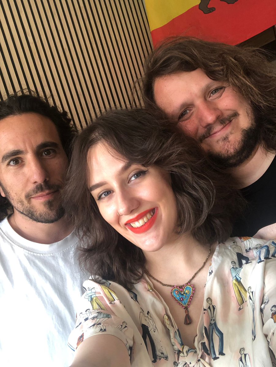 WilliamChalk's tweet photo. Can #ArtificialIntelligence write a hit song as well as professional human songwriters!? 

I teamed up with @Hollywoowooo and @aaron_horn_ to find out! 

Hear the results on @BBCFrontRow on @BBCRadio4 TONIGHT from 19:15 https://t.co/16x0YMMBok