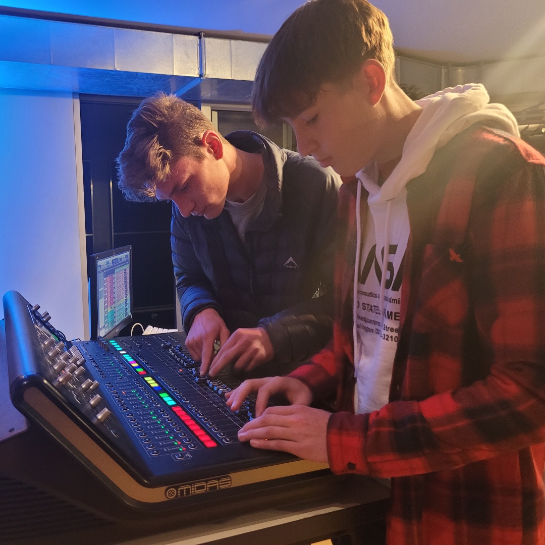 🎙️ Exciting news from Cape Town, South Africa! Renowned for its expertise in sound engineering education, Cape Audio College / <a href="/CapeAudio/">Cape Audio College</a> recently hosted a two-day training workshop for a group of students on all things Midas.

#midasconsoles #soundengineer #livesound