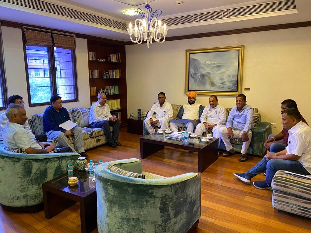 1stIndiaNews's tweet photo. #Jaipur: टीएसपी के मुद्दों को लेकर उच्च स्तरीय बैठक   

टीएसपी क्षेत्र से नॉन टीएसपी कर्मचारियों के ट्रांसफ़र, काकरी डूंगरी मुक़दमे वापस लेने, 1167 पदों के संबंध में कोर्ट में जवाब देने संबंधी समस्त प्रकरणों पर हुई बैठक...  

#RajasthanWithFirstIndia #RajasthanNews @MahendraJeet_ @ArjunBamaniya_ @yogesh2727sh1
