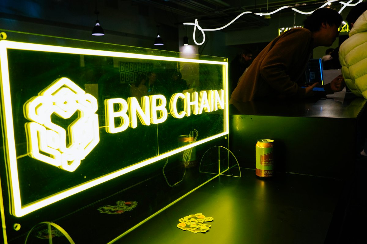 BNBCHAIN's tweet photo. Let's build the future of Web3 together 🙌

Whether you're looking for funding or some advice, our team is here to support you in developing the next superstar project on BNB Chain.

Fill out this interest form and our team will reach out!

https://t.co/d4zJfU9DxV https://t.co/73MgL80mfE