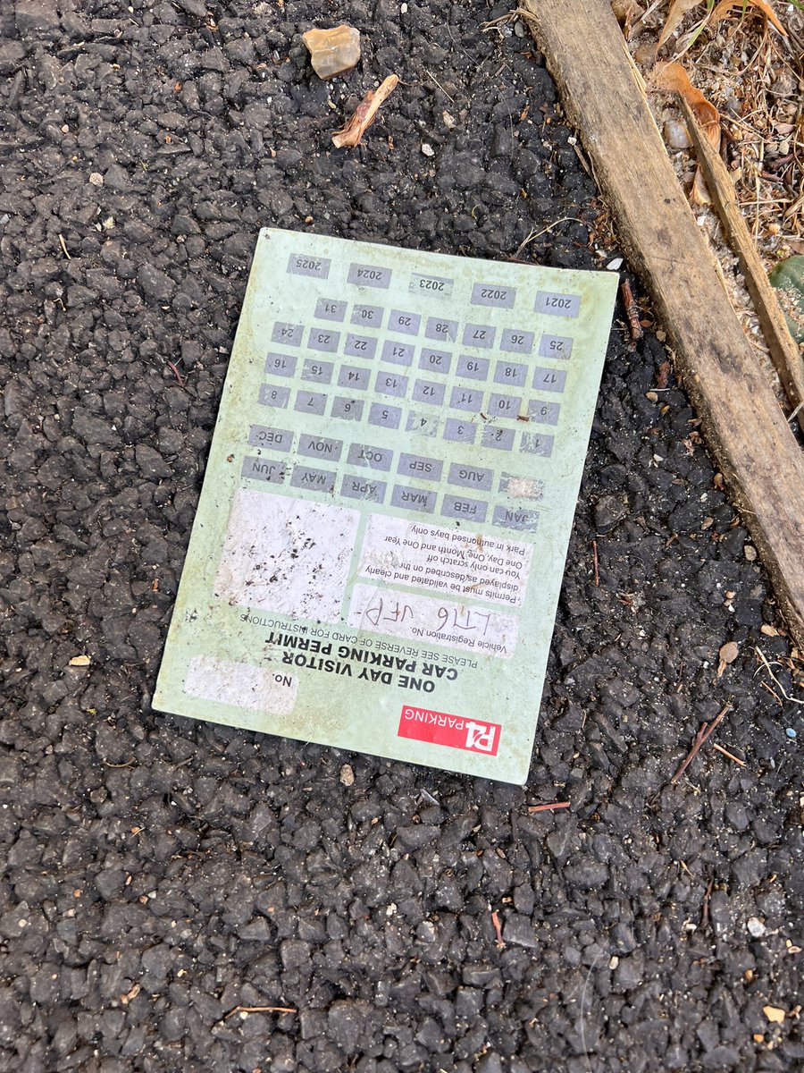 decadentregent's tweet photo. Lost $ Found #lambeth https://t.co/UfTbDcPor9