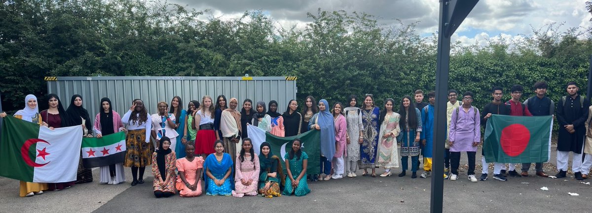 FinhamPark's tweet photo. Yesterday our head student team organised a Culture Day, inviting any students who wished to be involved dress in an outfit that reflected their own culture or celebrated another. Here is just a selection of our diverse and multi cultural Finham family! https://t.co/0cD2ITTUhk