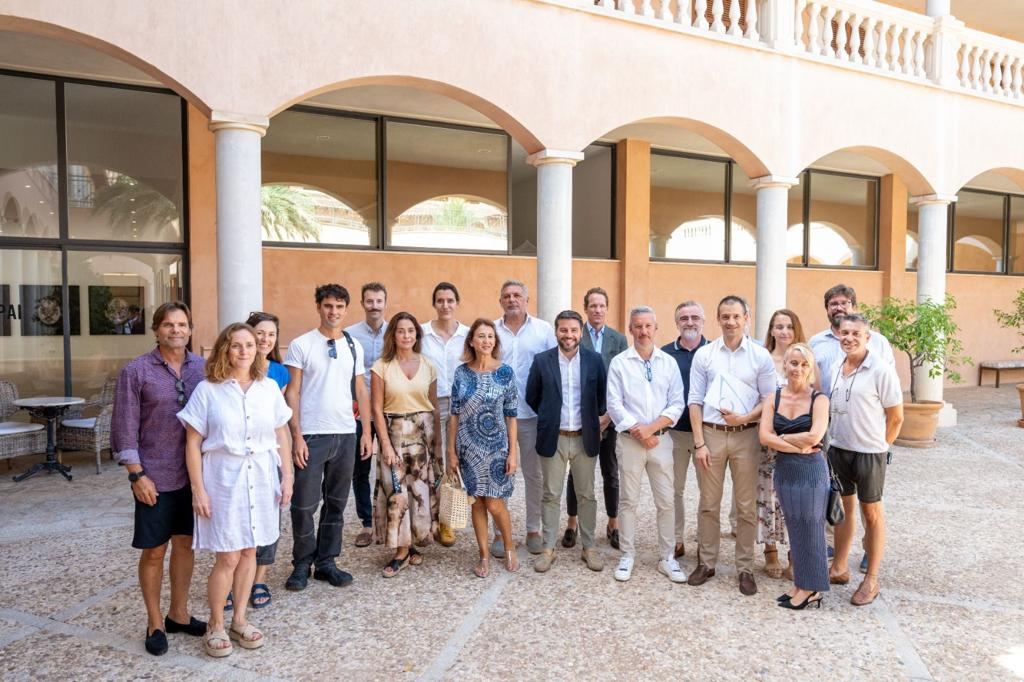 ajuntpalma's tweet photo. 📢Torna la Nit de l'Art, serà la 27a edició! 
@javibonetd ha destacat el compromís amb la promoció i el foment de la cultura, des d'una òptica diversa, oberta, universal i integradora. 
📅 23 de setembre a les 18.00 h
#NitDeLArt2023 🎨🌟 @PalmaCultura @Gomezdlacuesta https://t.co/eOr7eW3IQ5