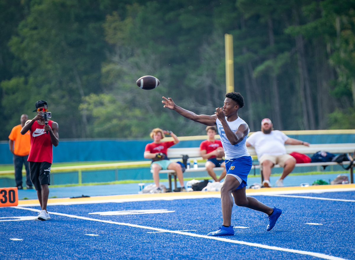Rhsathletics1's tweet photo. We got some good work in today. 7 on 7 vs Wakulla. 💙💛🏈 #relentless #southsideup #onenationraidernation #family https://t.co/AihG0O3Bal