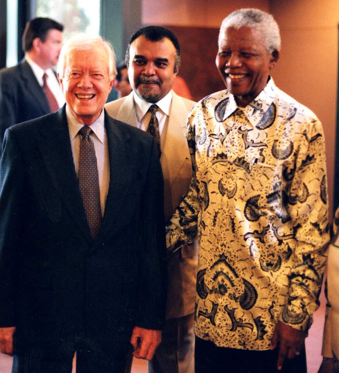 CarterCenter's tweet photo. Today we celebrate #MandelaDay! President Carter and Nelson Mandela worked together with @TheElders in advancing social justice &amp; human rights.
 
“There is no passion to be found playing small - in settling for a life that is less than the one you are capable of living.”– Mandela https://t.co/DeBp8KY1u0