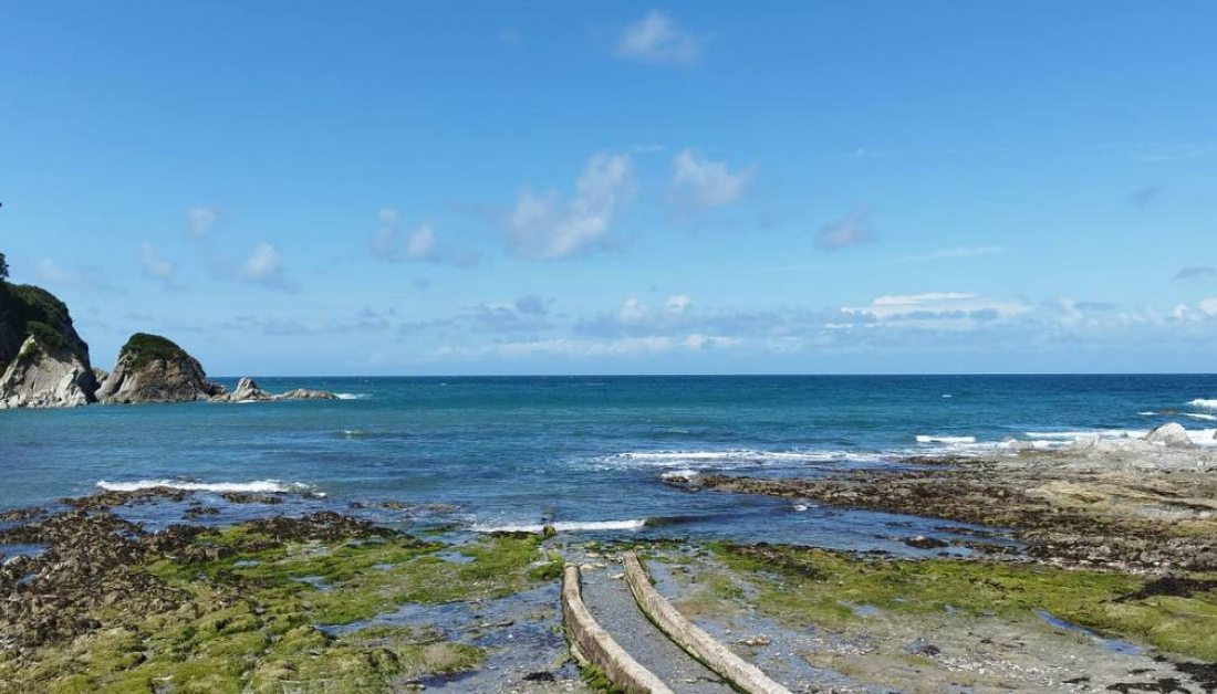 AcornPG's tweet image. Thank you to the team at @Image_Signs for putting our latest 'Coming Soon' sign up at Lee Bay in Ilfracombe, Devon. Just look at those sea views! 🌊 For more information on Lee Bay 📞 01637 876000 #propertydeveloper