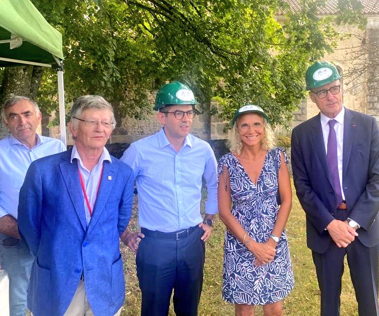 claude_riboulet's tweet photo. 🏚️🏡👷Point d'étape du projet de restauration pédagogique de la  maison de la Baronnie mené par @MaisonPaysanne et financé par la commune, le @Allierdpt et la @fond_patrimoine.👉Mise en sécurité du bâtiment ✅. https://t.co/C1zGkw5INH