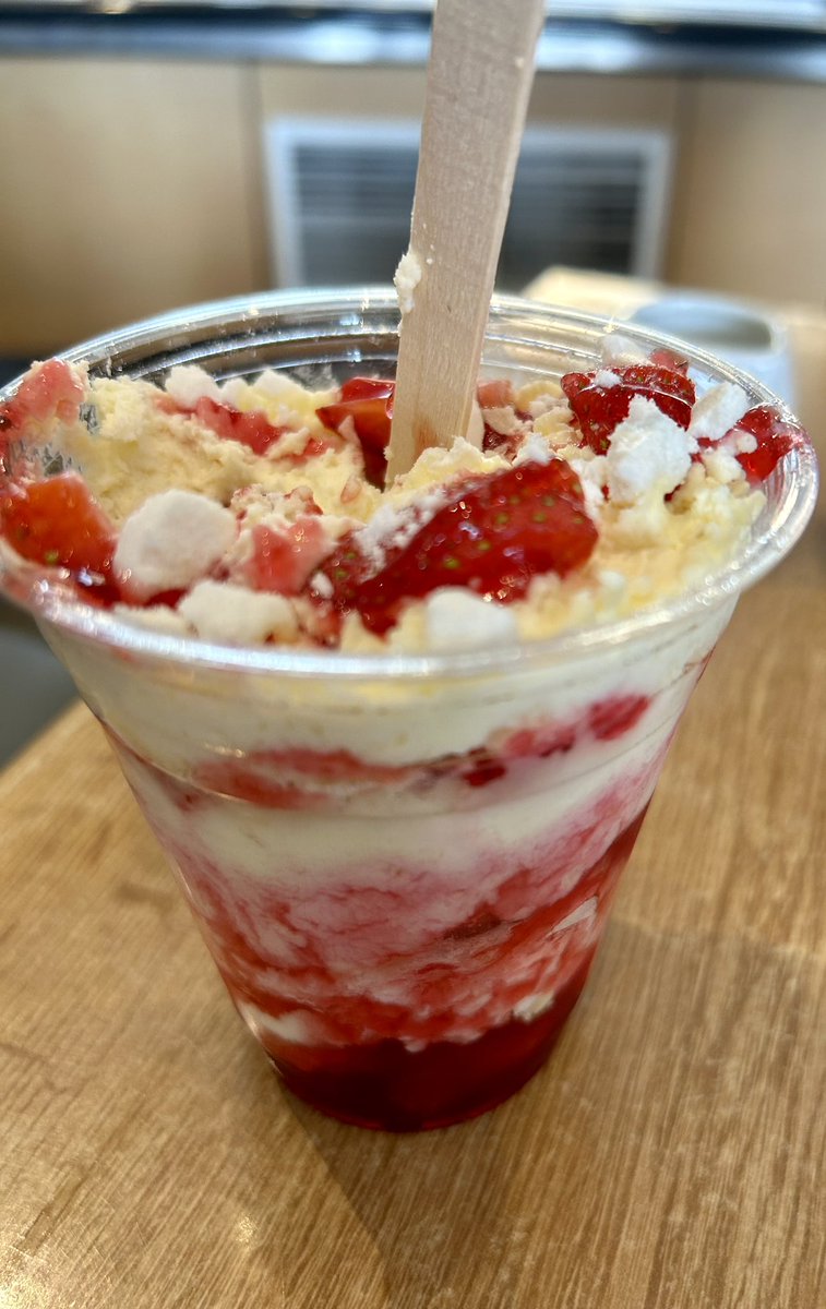 aboutaberdeen1's tweet image. Oh michty me! Do try the #etonmess from The #BreadMaker in #Rosemount #Aberdeen - affa fine!