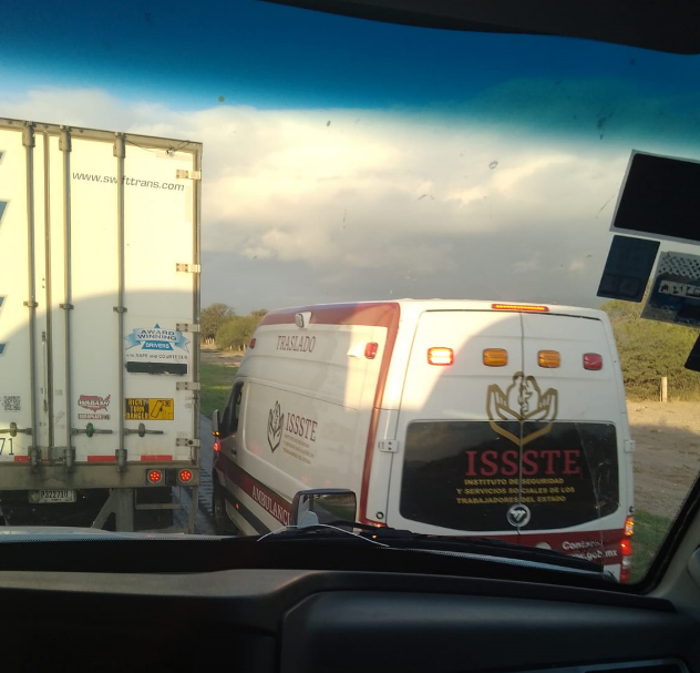 Buenos dias solicito informacion sobre el tramo deMatehuala - San Luis Potosí  km 45 se ve carga vehicular en el tramo y presencia de ambulancias en la zona  <a href="/CAPUFE/">CAPUFE</a> <a href="/GN_Carreteras/">Guardia Nacional Carreteras</a> <a href="/GN_MEXICO_/">Guardia Nacional</a>
