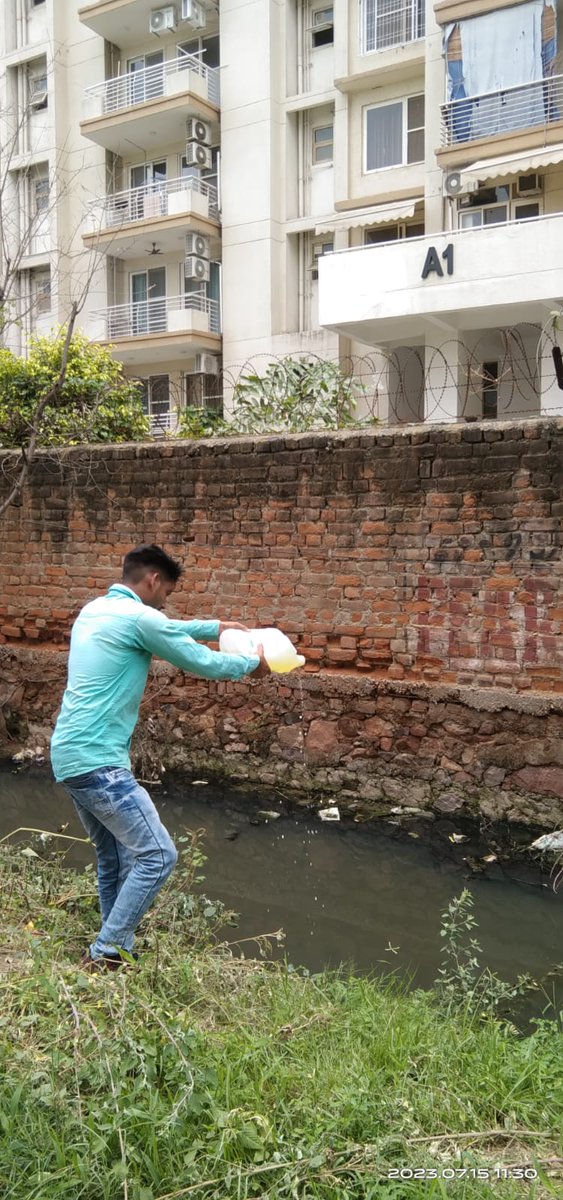 AceTulip's tweet photo. @MCManesar @OfficialGMDA @DC_Gurugram @dtcphry @cmohry @tulipgroup @DEEPAKKAHUJA @DevelopNewGgn 
Contaminated water supply, open sewage drain from village Salig ki Dhani &amp; garbage dump. 
Authorities doing nothing despite repeated complaints over last few months https://t.co/l2M9DwI2pb