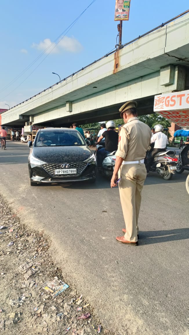 kanpurtraffic's tweet image. #यातायात_बुलेट
श्रीमान डीसीपी यातायात महोदया@IPSRaveenaके आदेशानुसार रॉन्ग साइड चलने वाले वाहनों के खिलाफ mvact के तहत चालान की कार्यवाही दादानगर पुल ।

@IPSRaveena
@uptrafficpolice
@Uppolice