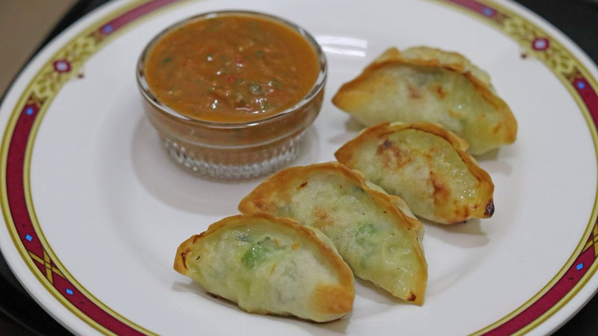 Make your own dumpling paradise with the help of an air fryer! Crispy, golden, and oh-so-satisfying. 🙌🏼🍴 #HomeCooking #AirFryerWins
Here's the recipe link:
topairfryerrecipes.com/homemade-dumpl…