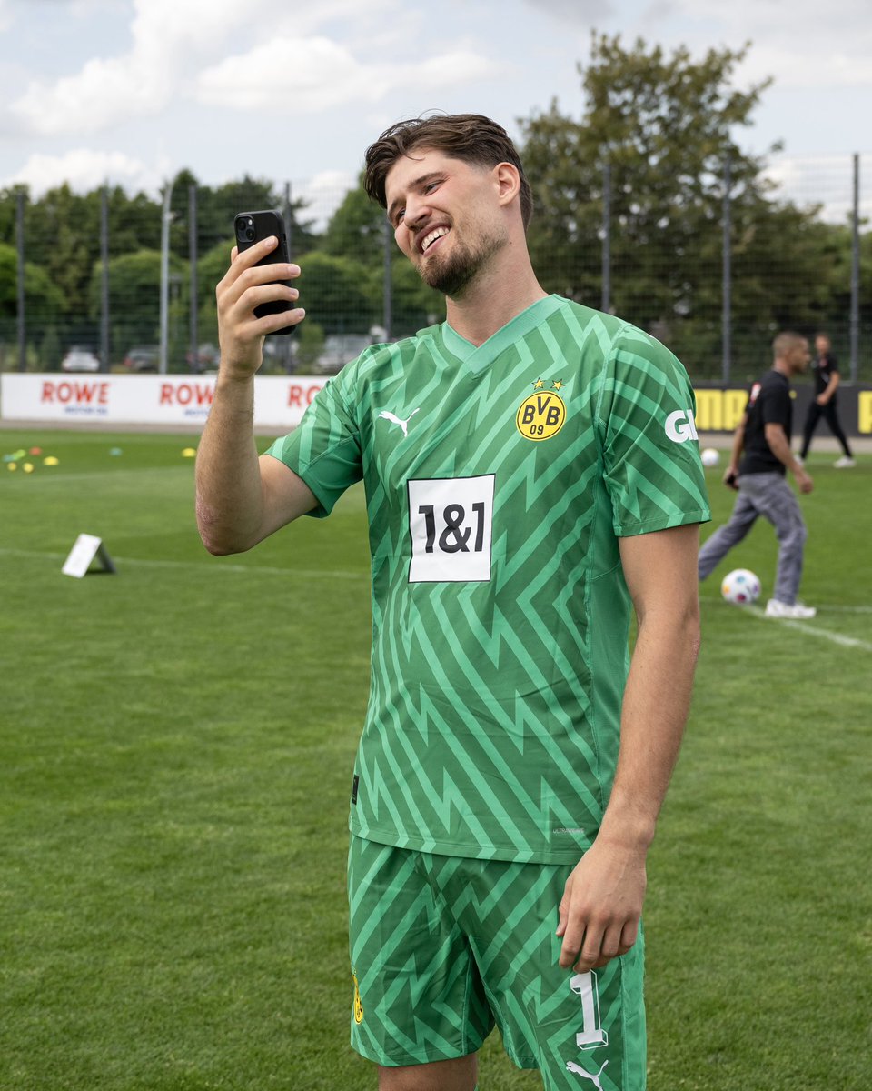 BlackYellow's tweet photo. “Act normal mate” 😄📸 https://t.co/OyIcsaWw9a