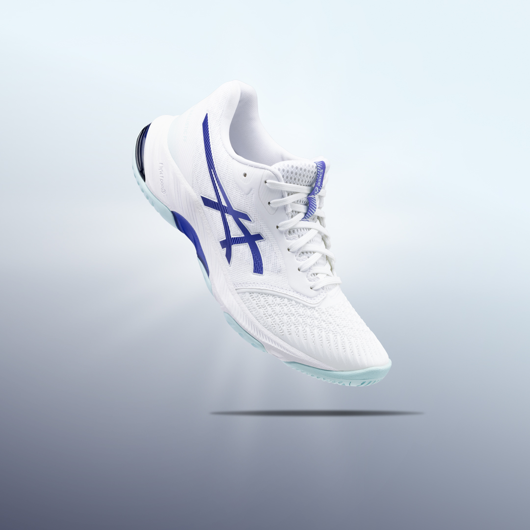 Stay focused, play faster! The NETBURNER BALLISTIC™ FF 3 court shoe delivers a supportive fit to keep your mind in the game while enabling quicker starts. #NETBURNERBALLISTICFF3