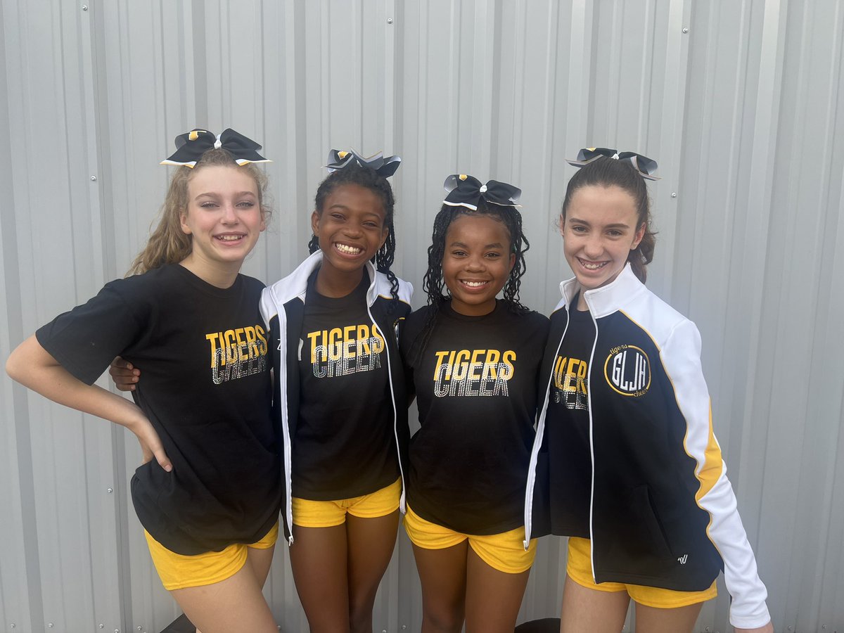 lisa_stoyak's tweet image. Day 2 of Cheer Camp is underway!  These girls are AMAZING!!!  Go Tigers!!  @TISDGLJHS #Tigercheer