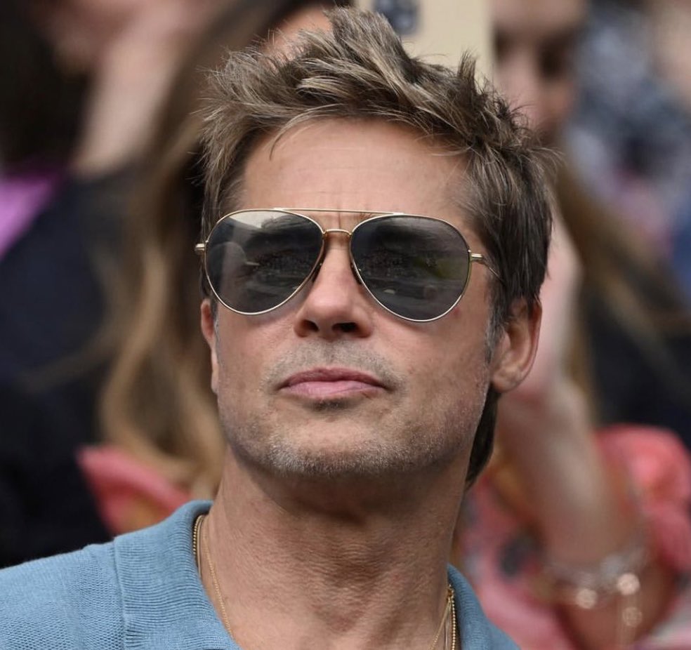 Dice mi hija que Brad Pitt debe tener como 14 años.