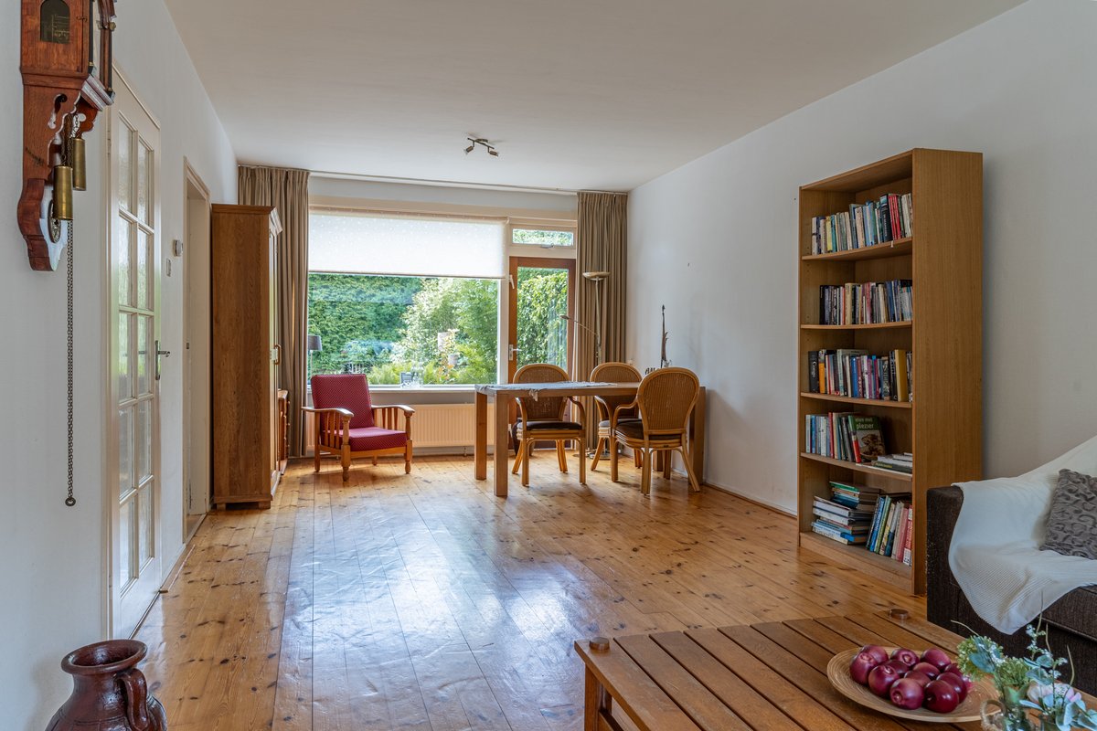 SierdMoll's tweet image. Een ruime twee onder één kap woning met mogelijkheden voor jong en oud! De woning heeft een tuin op het zuidwesten en staat op een gewilde locatie op loopafstand van het centrum van Gorredijk tegenover een plantsoen en nabij basisschool de Librije. 

 #SierdMollMakelaars #TeKoop