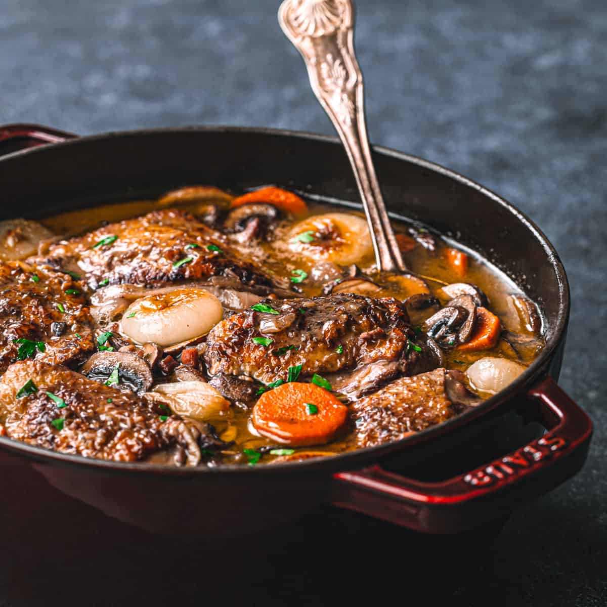Soulfoodiiee's tweet photo. 🍽 COQ AU VIN (FRENCH CHICKEN IN WINE SAUCE)
👩🏻‍🍳 Rika Livingston https://t.co/ULzhXnxVvn