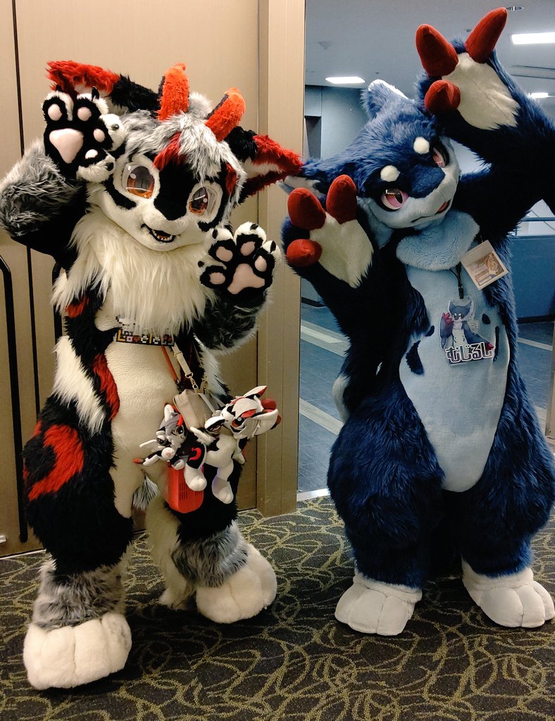 sam_nama's tweet photo. ラブレスさん（@dogear_Fur）と
むじるしさん（@mujirushy）
頭なでなでしてるところが最高ですね。えぇ。最高です。
#OFFF2023 https://t.co/wrYF8x7lvl