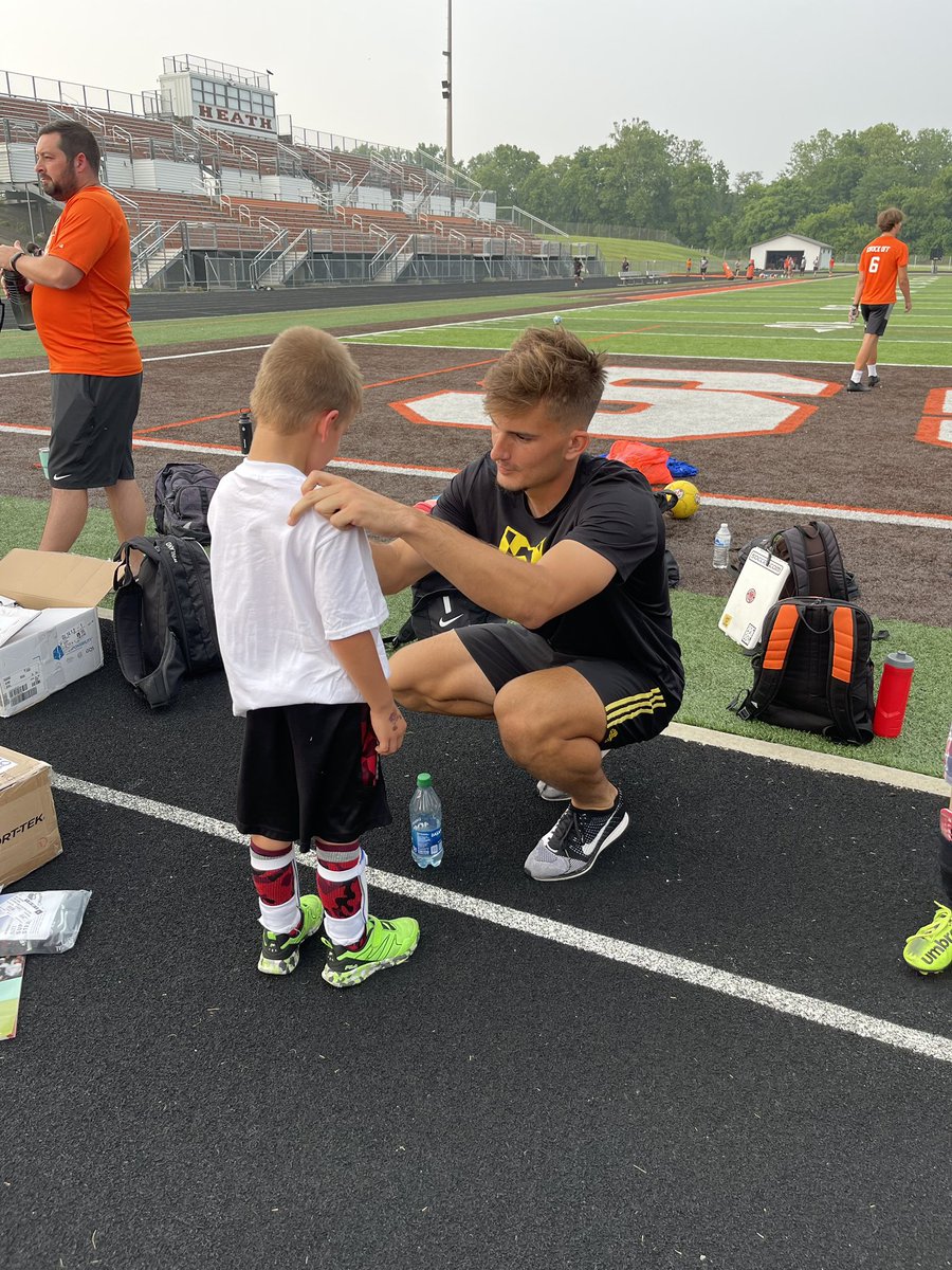 Great first day of Heath Youth Soccer Camp! Thank you to <a href="/K24Hughes/">Keegan Hughes</a> of the #columbuscrew for coming and supporting the program. If your kids are interested in soccer there is still time to sign up! Go Dogs!🐾⚽️