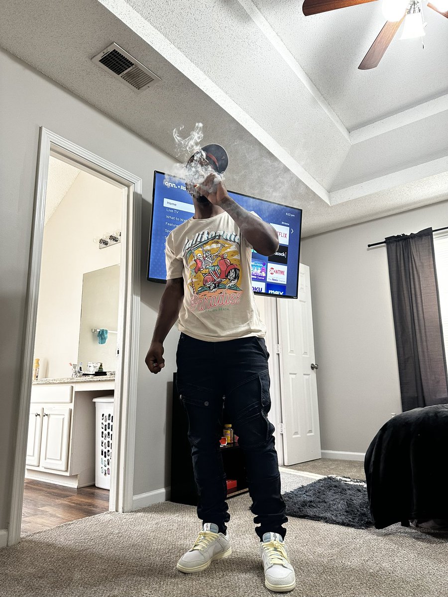 uncagedaura's tweet image. Oh okay whatever Having motion these days less emotion these days.