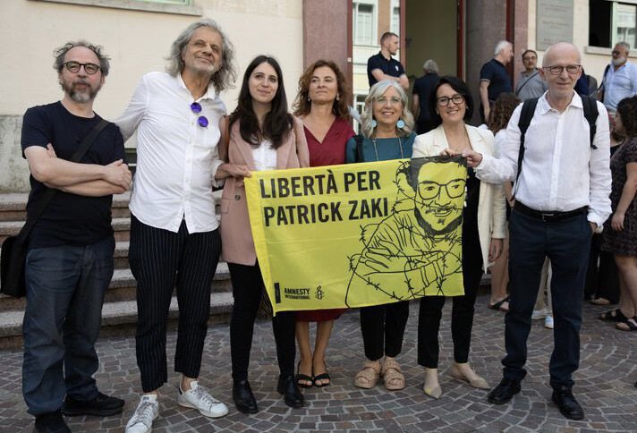 Emily Marion Clancy (@emsclancy) on Twitter photo Non ci sono parole per descrivere la rabbia e la paura per la condanna nei confronti di <a href="/patrickzaki1/">Patrickzaki</a>.
Quanto sta accadendo è inaccettabile. Bologna e tutta la sua comunità sarà sempre affianco del suo concittadino #PatrickZaki. Fino alla fine. Non ci sono parole per descrivere la rabbia e la paura per la condanna nei confronti di <a href="/patrickzaki1/">Patrickzaki</a>.
Quanto sta accadendo è inaccettabile. Bologna e tutta la sua comunità sarà sempre affianco del suo concittadino #PatrickZaki. Fino alla fine.