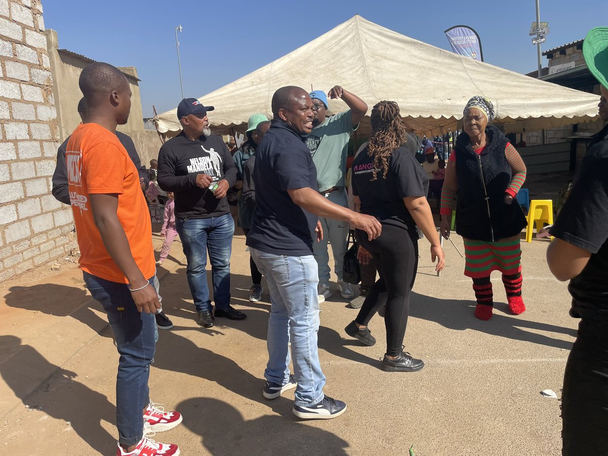 We celebrated our #67minutes with the people of Tembisa through our Soup Drive with Mangena Community Development.

“As we are liberated from our own fear, our presence automatically liberates others.
-Nelson Mandela”
#FollowYourDream

#67Minutes #67minutesforMandela