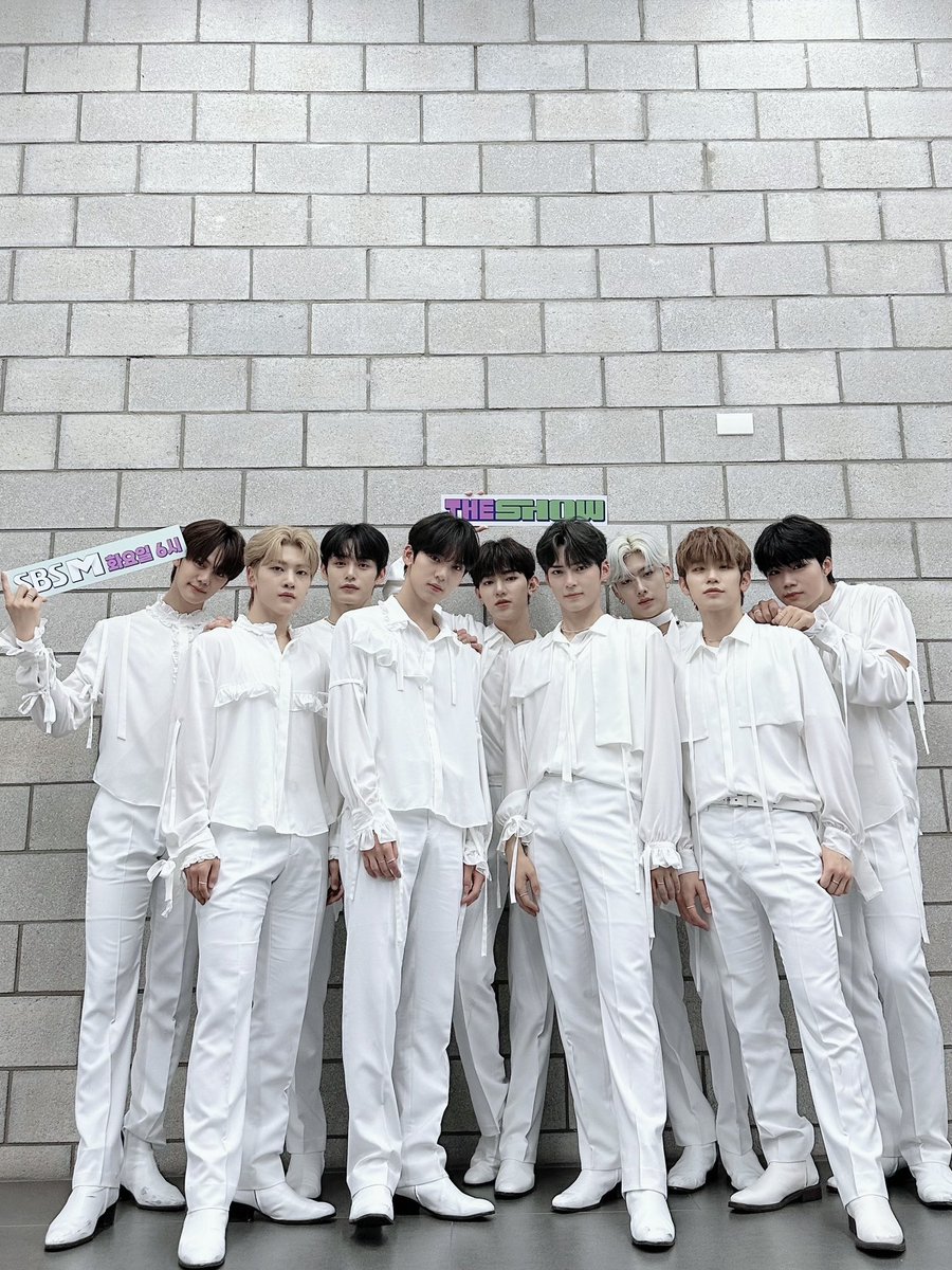 ZB1_official's tweet image. _𝗭𝗘𝗥𝗢𝗙𝗢𝗖𝗨𝗦

제로즈🌹제로베이스원 첫 1위 했어요!!🎉 제로베이스원이 1위를 할 수 있었던 건 전부 제로즈 덕분인 거 알죠?🥺 제로즈가 선물해 준 이 특별한 순간 잊지 않고 소중히 간직할게요💙 우리 함께 앞으로 더 많은 추억 만들어가요!! 오늘도 고맙고 사랑해요♥️🌹

#ZEROBASEONE #ZB1…