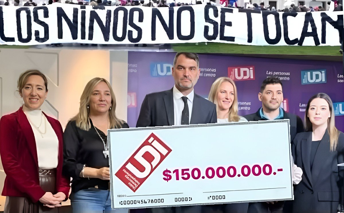 FlorMar91839709's tweet photo. @BellolioC Nada se compara con esto 
Lo peor que le puede pasar a Chile es que wns como tu 
No condenen esto !! https://t.co/1DWSFaGFn7