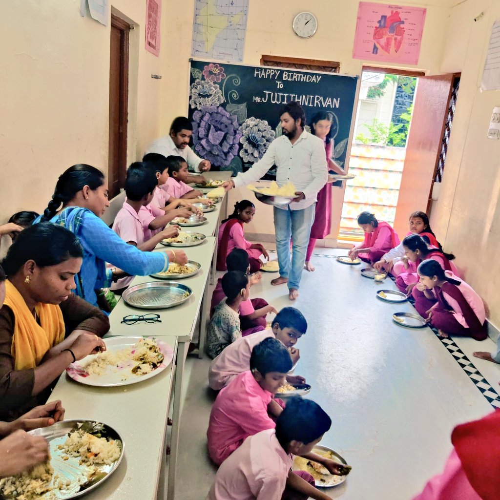 TeamVforu's tweet photo. Team VFor"U" foundation organised Master "Jujith Nirvan" Birthday celebrations in an Orphanage and  Provided Lunch for physically abled children

Special thanks to @Lingishetty9999 garu. https://t.co/TvLXUSnE0T